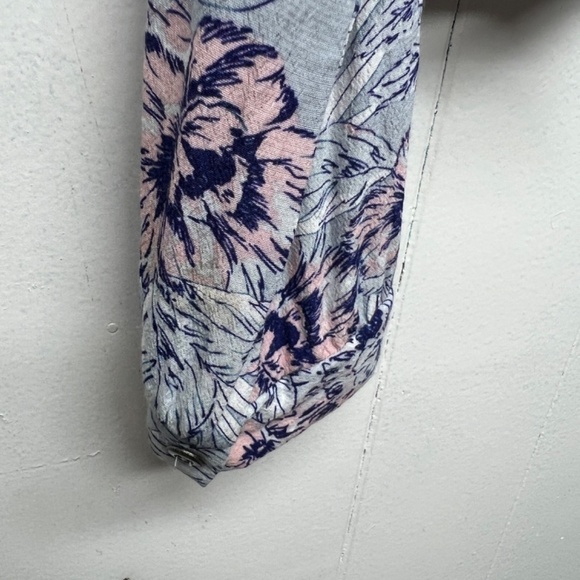 ASTR Floral Long Sleeve Boxy Cropped Top Women's Size Medium Buttoned Back - Picture 9 of 11